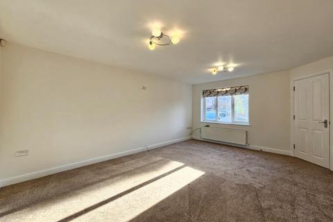 5 bedroom semi-detached house to rent, Urban Road, Altrincham