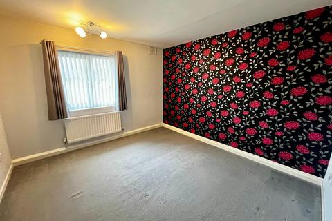 2 bedroom flat for sale, Chesters Avenue, Longbenton, Newcastle upon Tyne, NE12