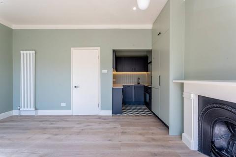 Flat 1, 7 Davisville Road, London, W12 9SH