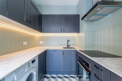 Flat 1, 7 Davisville Road, London, W12 9SH