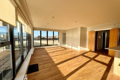 2 bedroom penthouse to rent, Crowstone Avenue, Westcliff-On-Sea