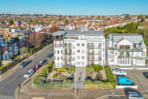 2 bedroom penthouse to rent, Crowstone Avenue, Westcliff-On-Sea