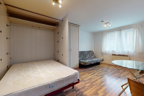 Studio to rent, Telegraph Place, London, E14