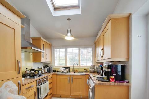 3 bedroom end of terrace house to rent, Warwick Road, West Drayton UB7