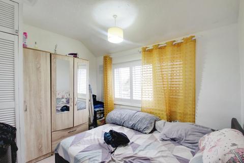 3 bedroom end of terrace house to rent, Warwick Road, West Drayton UB7