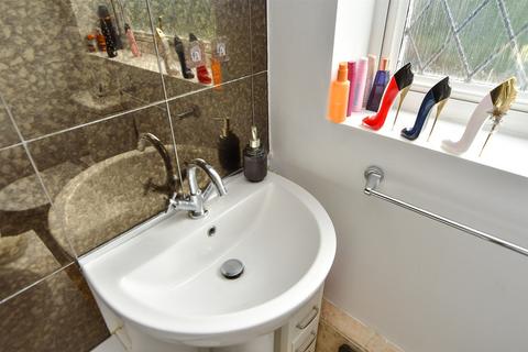 47 Admirals Walk, Minster On Sea, Sheerness, ME12 3BB