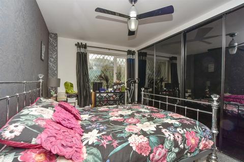 47 Admirals Walk, Minster On Sea, Sheerness, ME12 3BB