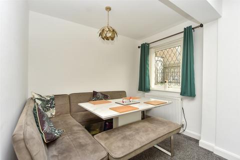 47 Admirals Walk, Minster On Sea, Sheerness, ME12 3BB