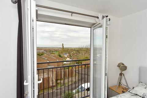 47 Admirals Walk, Minster On Sea, Sheerness, ME12 3BB