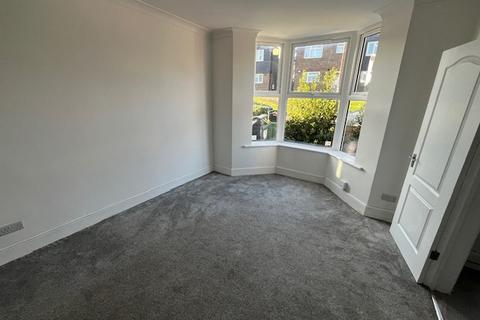 3 bedroom terraced house to rent, Arctic Road, Cowes, Isle Of Wight, PO31