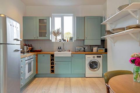 2 bedroom flat for sale, Hemstal Road, London NW6