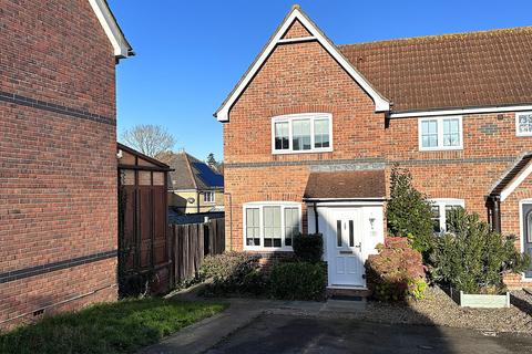 2 bedroom end of terrace house to rent, Grayling Close, CM7