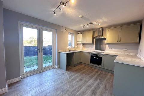 2 bedroom end of terrace house to rent, Grayling Close, CM7