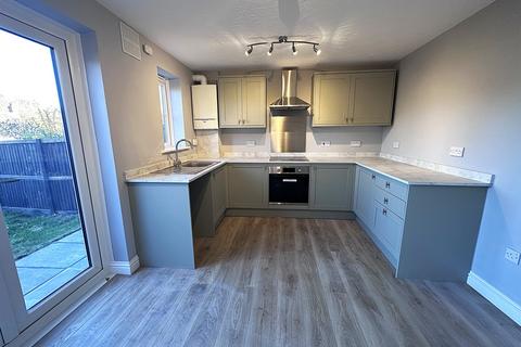 2 bedroom end of terrace house to rent, Grayling Close, CM7