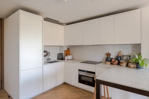 1 bedroom flat for sale, Wood Crescent, London