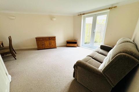 3 bedroom terraced house to rent, Kestrel Close, Tiverton