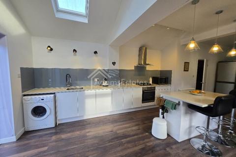 3 bedroom semi-detached house for sale, Bendigo Road, Dewsbury