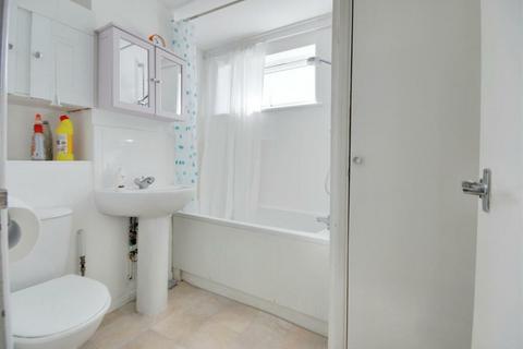 1 bedroom flat for sale, King George, , WD18