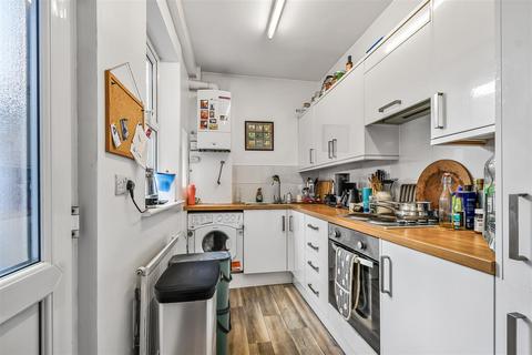 2 bedroom terraced house for sale, Russell Street, Off Scarcroft Road