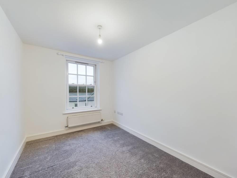 CAM03062 G0-PR0106-STILL003-thumbnail-h750-70