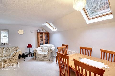 2 bedroom coach house for sale, Foxwood Grove, Orpington