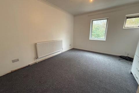 4 bedroom end of terrace house to rent, Cissbury Road, Northampton NN4