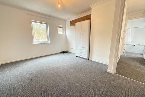 4 bedroom end of terrace house to rent, Cissbury Road, Northampton NN4