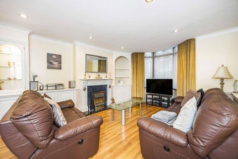 3 bedroom terraced house for sale, Hatherley Gardens, London E6