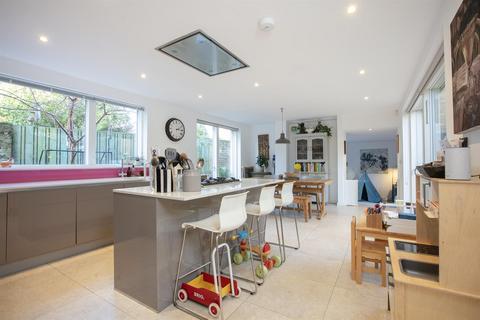 4 bedroom semi-detached house for sale, Gellatly Road, New Cross Gate, SE14