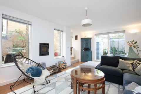98a Gellatly Road, London, SE14 5TT