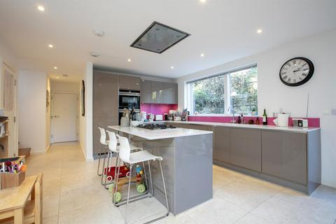98a Gellatly Road, London, SE14 5TT