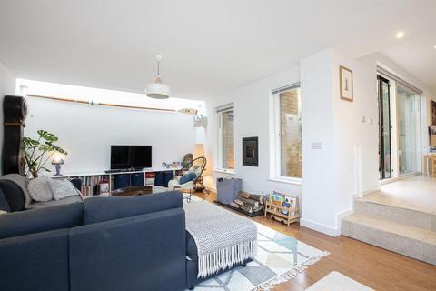 98a Gellatly Road, London, SE14 5TT