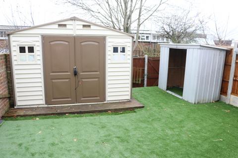 2 bedroom bungalow to rent, Durrington Close, Basildon, Essex, SS16