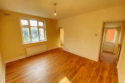 Studio to rent, Boston Road, Hanwell