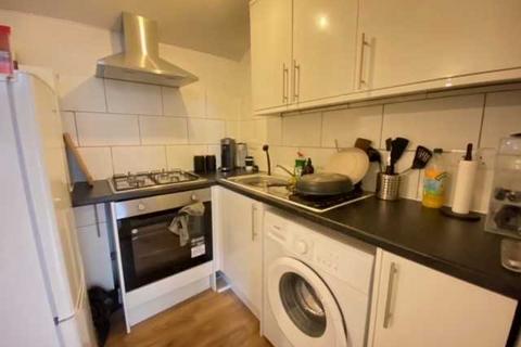 Studio to rent, Boston Road, Hanwell