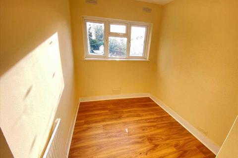 Studio to rent, Boston Road, Hanwell