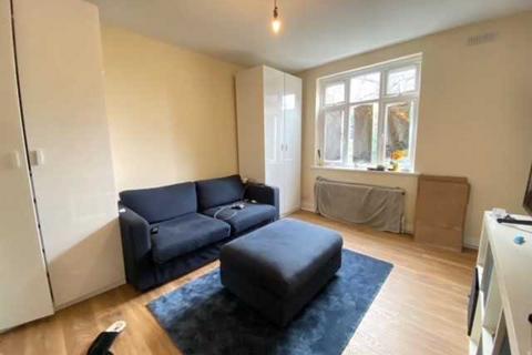 Studio to rent, Boston Road, Hanwell