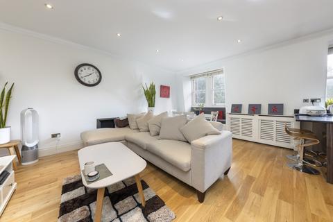 3 bedroom flat for sale, Courtfield Road London SW7