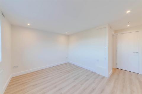 Studio to rent, Bond Road, London