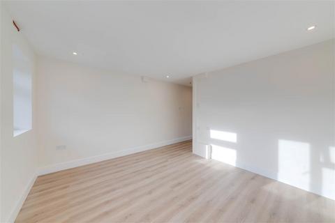 Studio to rent, Bond Road, London