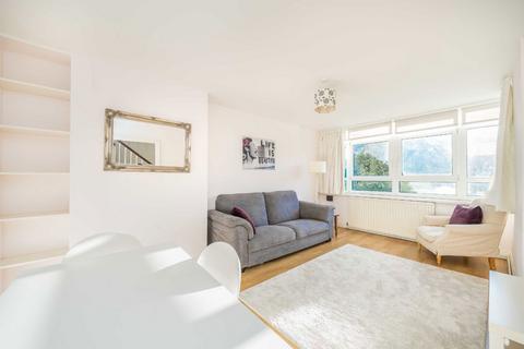 3 bedroom flat to rent, Waterman Street, London SW15