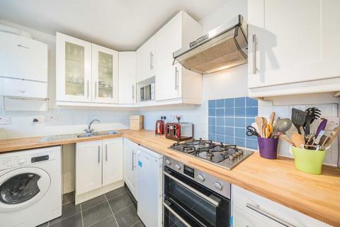 3 bedroom flat to rent, Waterman Street, London SW15