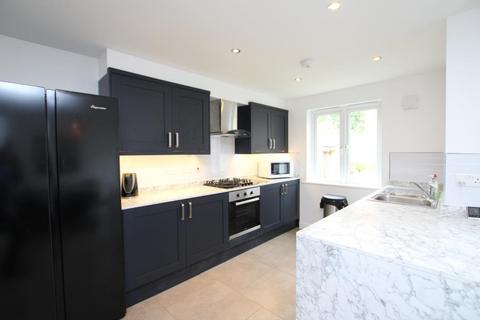 6 bedroom semi-detached house to rent, East Fields Road, Bristol BS16