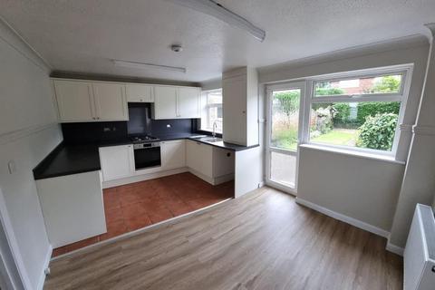 3 bedroom semi-detached house to rent, Ladybank Road, Derby DE3