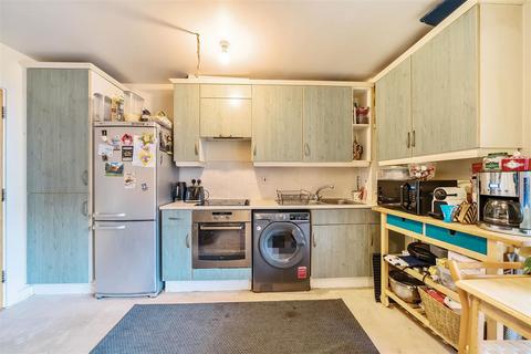 2 bedroom flat for sale, Victoria Road, London