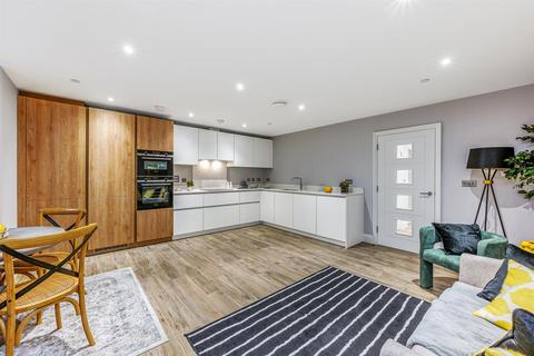 2 bedroom flat for sale, Birkbeck Avenue, Acton