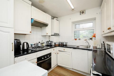 2 bedroom flat for sale, Rosebank Way, Acton