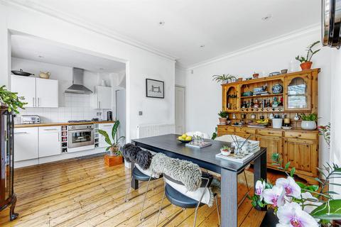 4 bedroom end of terrace house for sale, Summerlands Avenue, London