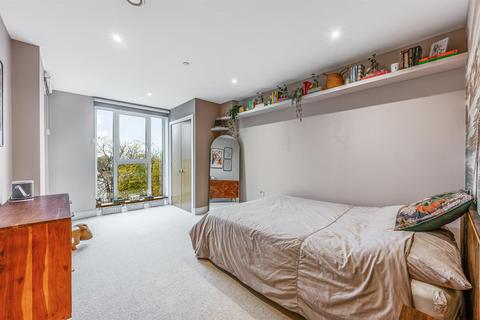 2, Portree House Stromness Walk, London, W3 6GW