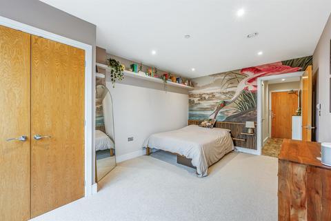 2, Portree House Stromness Walk, London, W3 6GW